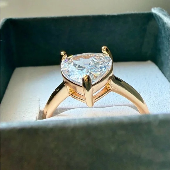 NEW! Pretty Bird Jewelry Gold Heart Solitaire Ring with Clear Heart-Cut Stone - Picture 2 of 11